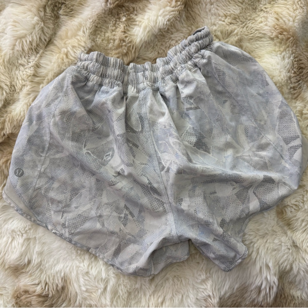 Lululemon Athletica Light Gray Patterned Shorts